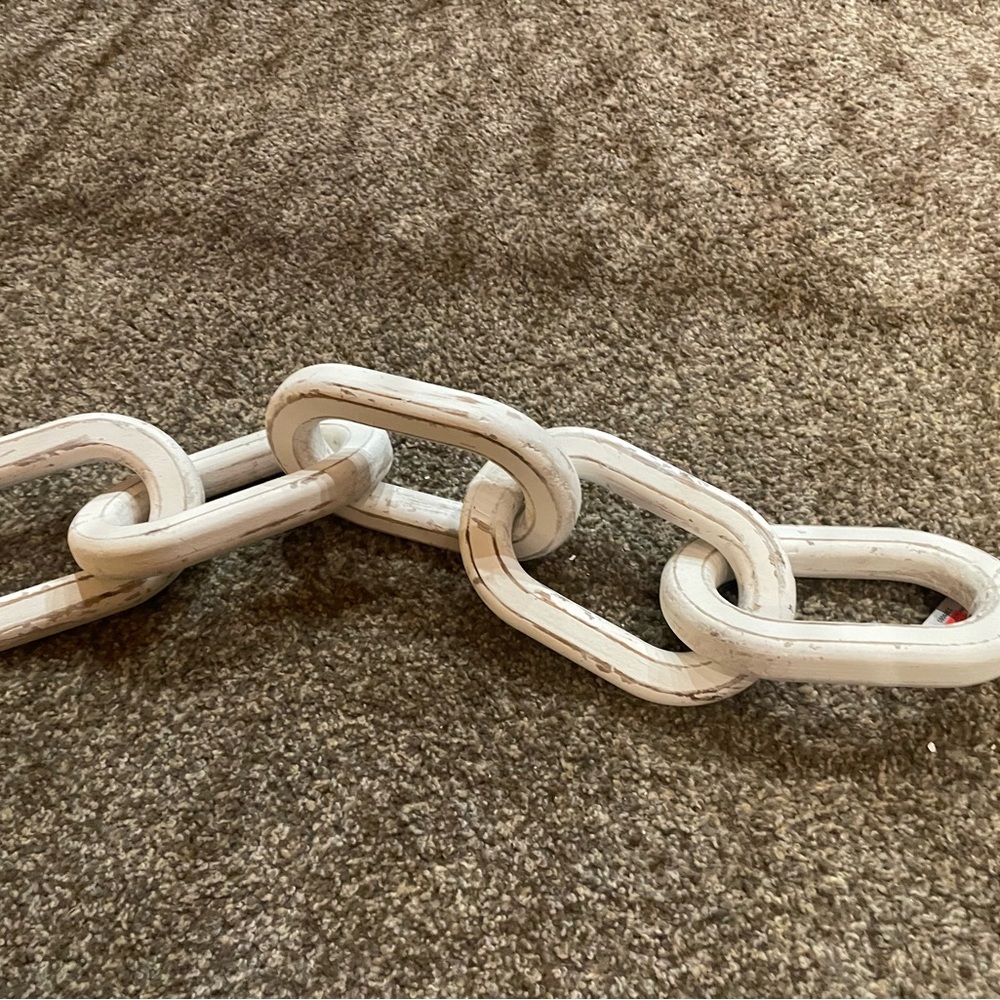 White Decorative Chain Link table decor